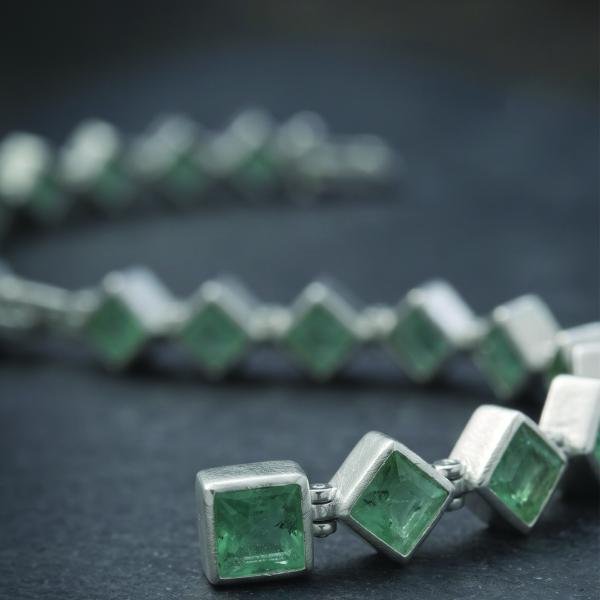 Orenoor Emerald Geometric Bracelet