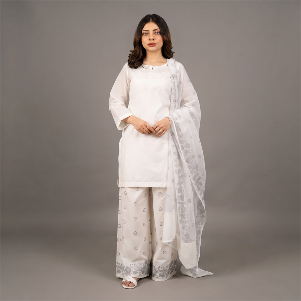 Ivory Grace Embroidered Kurta Set